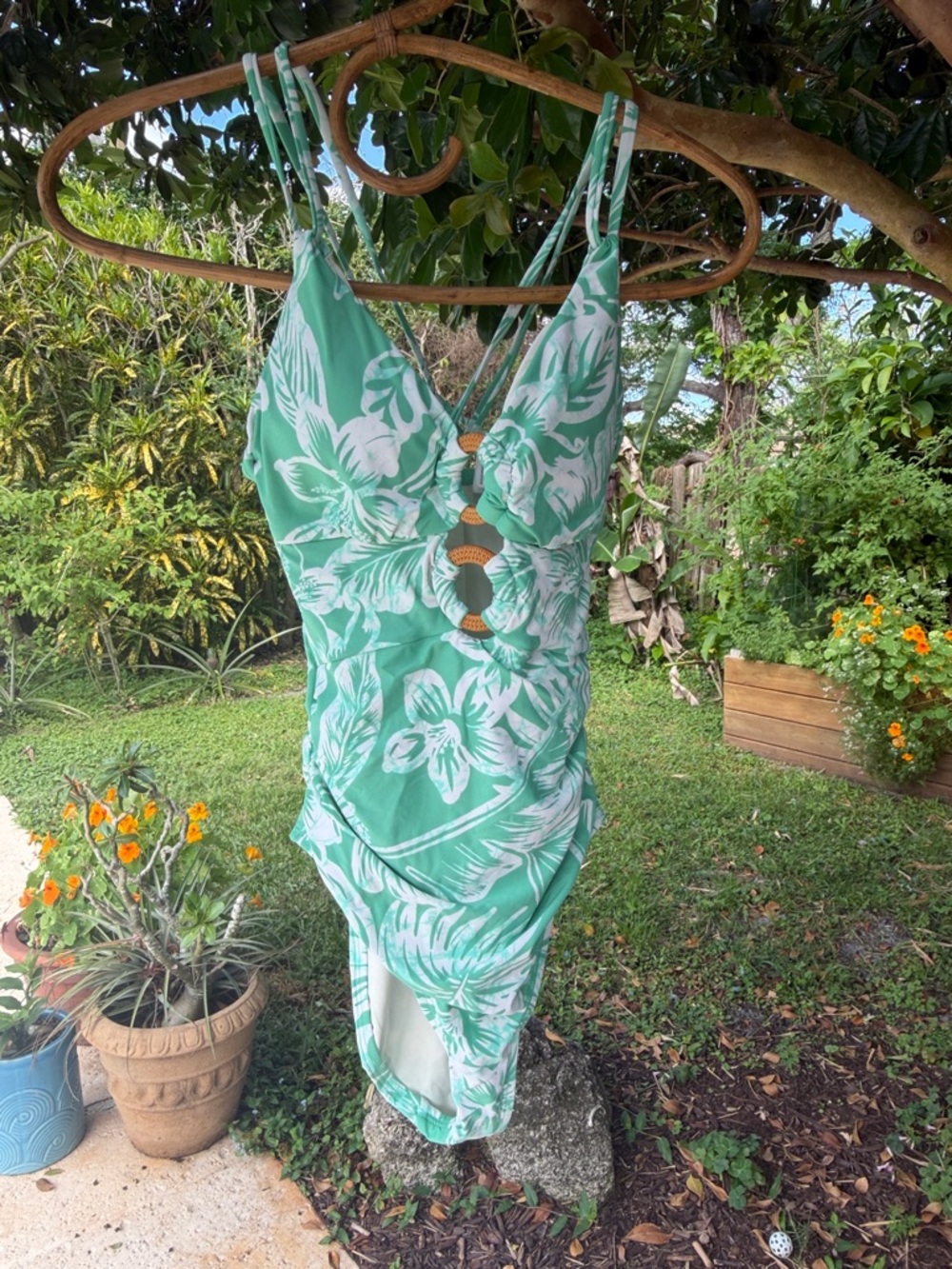 NWOT La Blanca SZ 4 Tropical Floral Bamboo Ring Accents  Bathing Suit One Piece